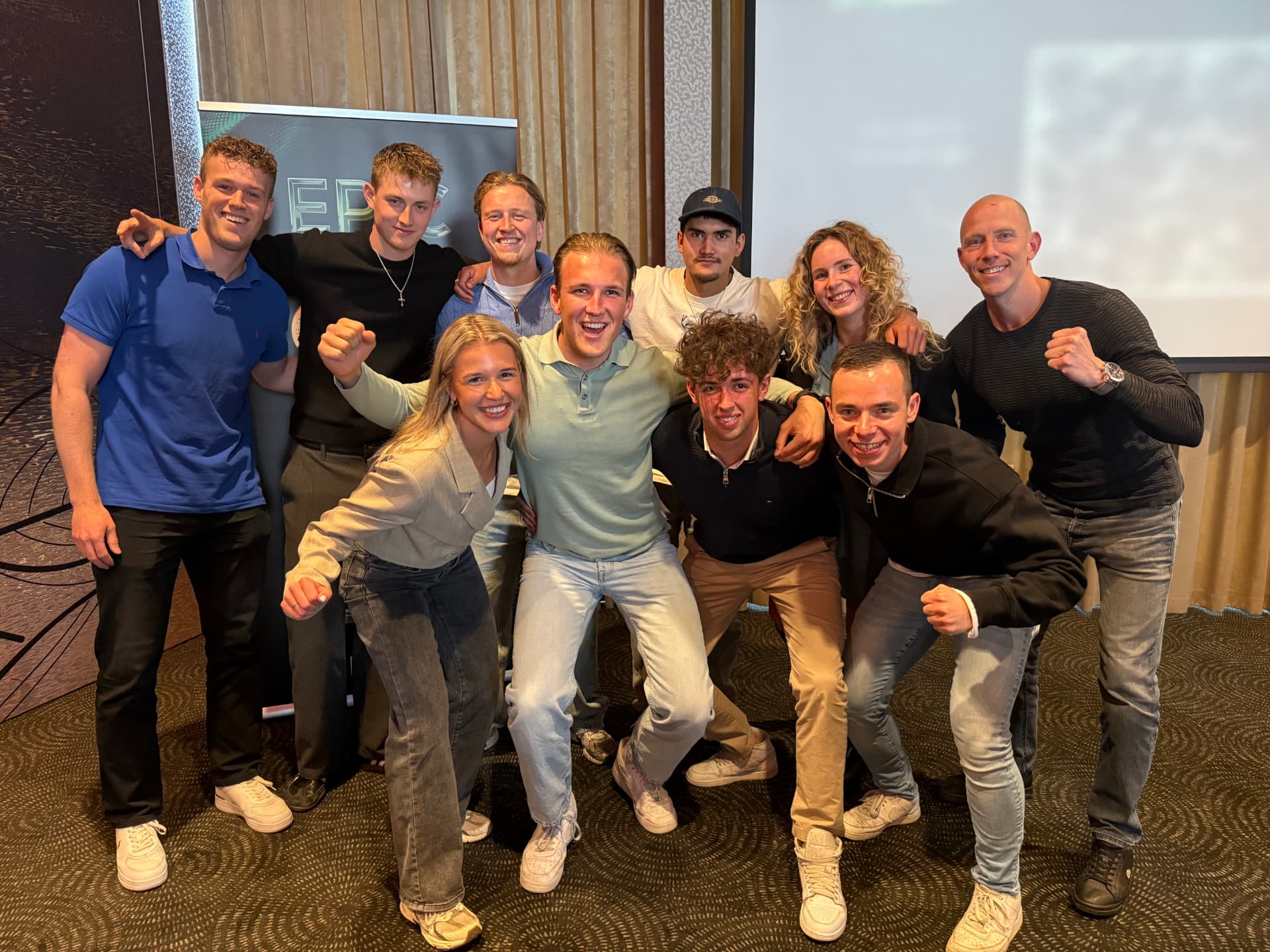 De 24FIT community samen op een event